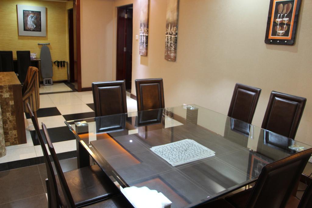 Clarence House Nairobi Appartement Buitenkant foto